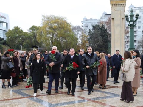 Xətai  rayon İcra Hakimiyyətinin  nümayəndələri Heydər Əliyevin məzarını ziyarət etdi