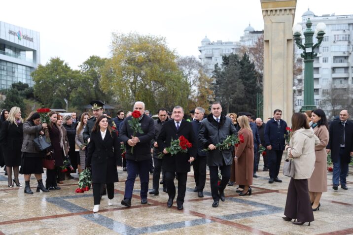 Xətai  rayon İcra Hakimiyyətinin  nümayəndələri Heydər Əliyevin məzarını ziyarət etdi