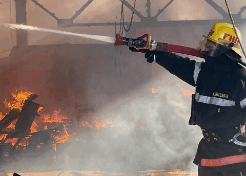 Bir-birinə bitişik 3 evdə güclü yanğın…