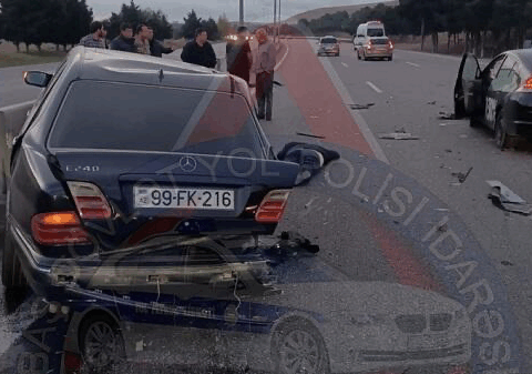 “Mersedes” divara çırpıldı: ölənlər var – Foto