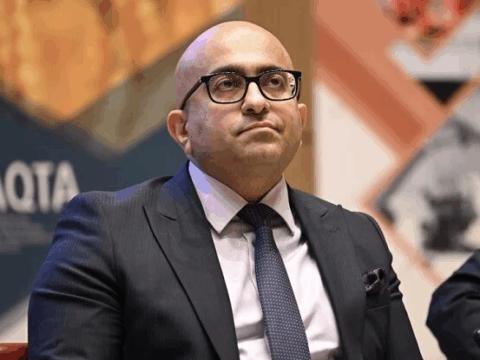 Nazir sədr müavinini işdən çıxardı