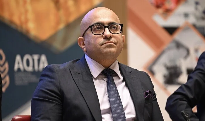 Nazir sədr müavinini işdən çıxardı