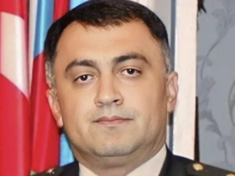 Məhkəmə külli miqdarda rüşvət almaqda təqsirləndirilən sabiq hərbi komissarı ev dustaqlığına buraxılıb