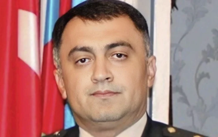 Məhkəmə külli miqdarda rüşvət almaqda təqsirləndirilən sabiq hərbi komissarı ev dustaqlığına buraxılıb Məhkəmə külli miqdarda rüşvət almaqda təqsirləndirilən sabiq hərbi komissarı ev dustaqlığına buraxılıb