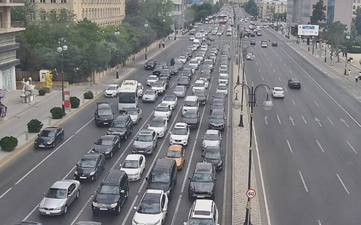 Bakının bir sıra yollarında tıxac yaranıb – SİYAHI