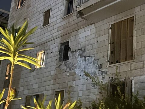 İran raketinin qalıqları Rusiyanın İsraildəki bürosuna düşüb