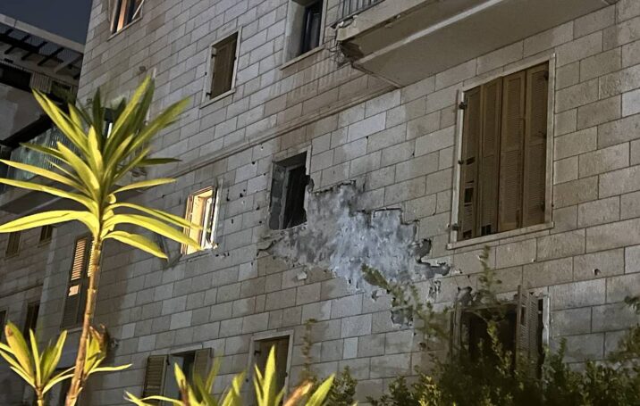 İran raketinin qalıqları Rusiyanın İsraildəki bürosuna düşüb