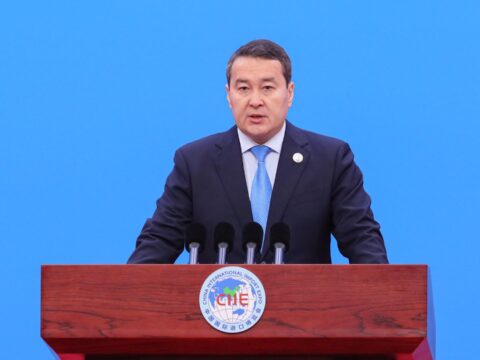 Qazaxıstan Çin şirkətlərinə Transxəzər marşrutundan daha aktiv istifadə etməyi təklif edib