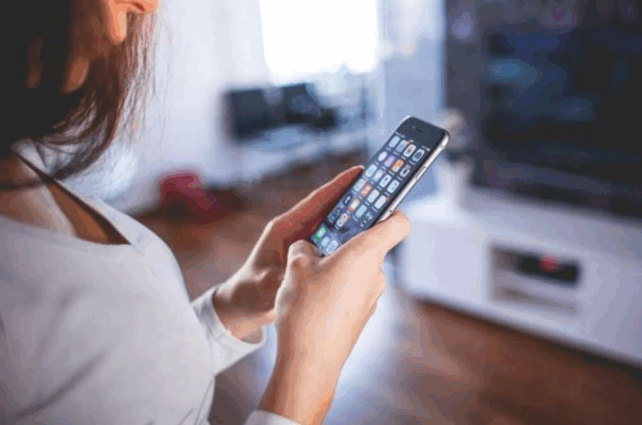 Ölkəyə 1-dən artıq telefon gətirənlər 100 manat ödəyəcək