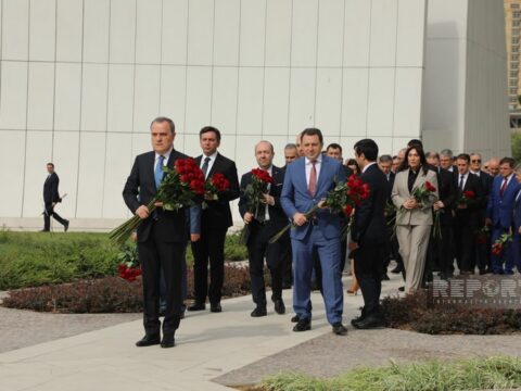 XİN rəhbərliyi Zəfər parkını ziyarət edib