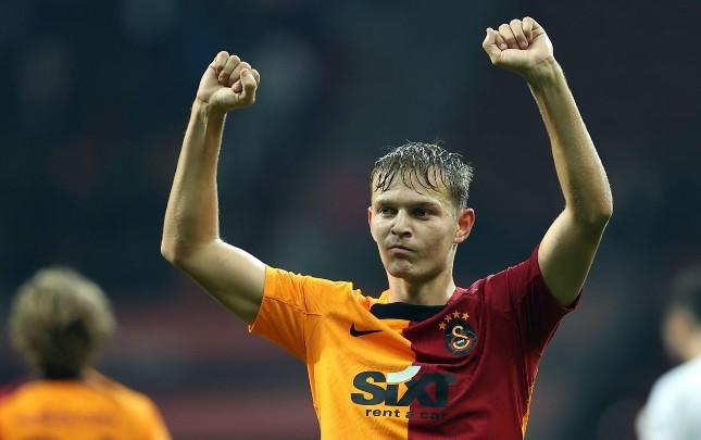 “Qalatasaray” onunla yolları ayırdı “Qalatasaray” onunla yolları ayırdı