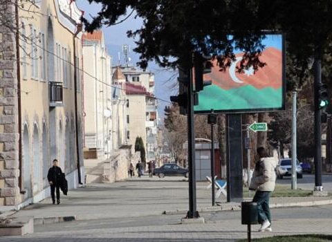 Xankəndidə müğənninin evindən silah və narkotik çıxdı