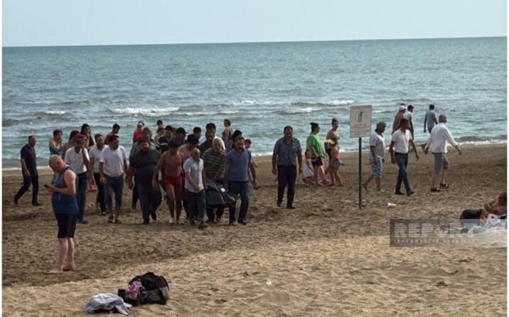 Pirşağı çimərliyində bir nəfər batıb