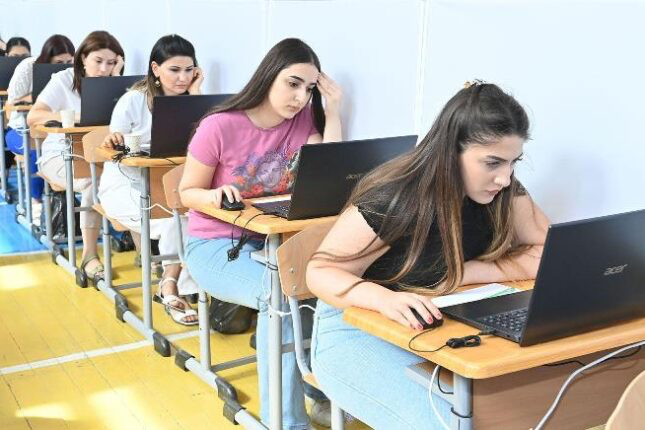 İki mindən çox müəllim sertifikatlaşdırma imtahanında keçid balını toplaya bilməyib
