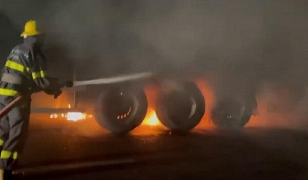 Yanan maşını söndürən FHN-çiləri maşın vurdu, ölən var