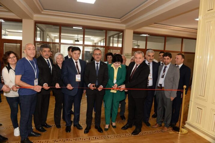 BDU-da III Beynəlxalq Türk Dünyası Kommunikasiya və İncəsənət Simpoziumunun açılışı olub BDU-da III Beynəlxalq Türk Dünyası Kommunikasiya və İncəsənət Simpoziumunun açılışı olub