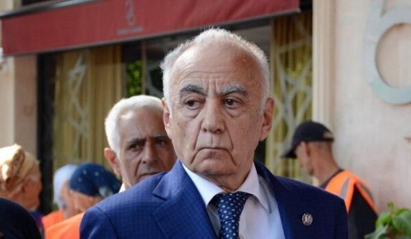 Hacıbala Abutalıbov bu kənddə yaşayır