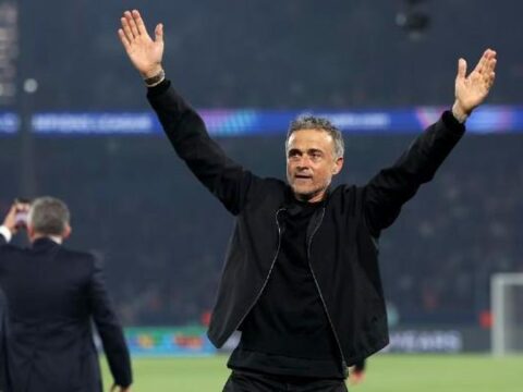 Enrike: “Topun dovşan kimi sıçradığı stadionlarda oynayırıq”