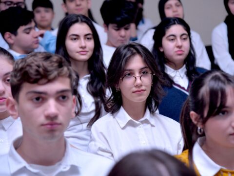 Xalq yazıçısı Anar “Məktəbdə…” olub