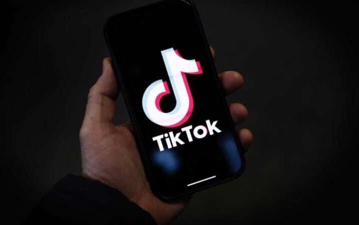 TikTok-da təhqir yazan 26 yaşlı qız cərimələndi TikTok-da təhqir yazan 26 yaşlı qız cərimələndi