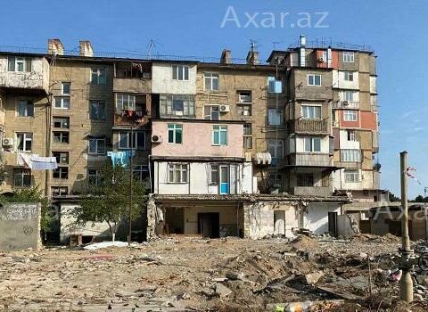 Nərimanovda binaların qanunsuz çıxıntıları sökülür – Foto
