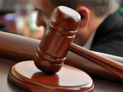 Sinif yoldaşını öldürən yeniyetməyə 7 il 6 ay həbs verildi