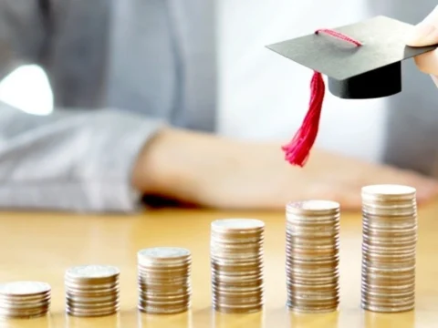 Universitetlərlə valideynləri üz-üzə gətirən problem – Təhsil haqqı necə ödənməlidir?