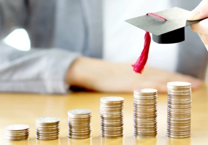 Universitetlərlə valideynləri üz-üzə gətirən problem – Təhsil haqqı necə ödənməlidir?