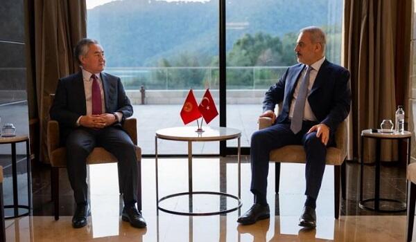 Fidan bu qələbədə ölkəsinin XİN başçısı ilə görüşdü