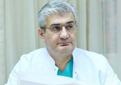 Tanınmış həkim vəzifəsindən azad oldu