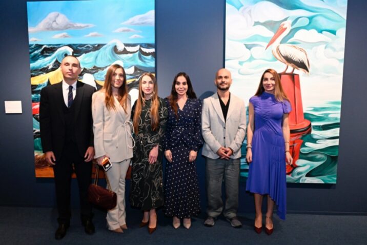 Prezidentin qızları və gəlini sərgidə – Fotolar Prezidentin qızları və gəlini sərgidə – Fotolar