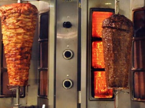 Şəmkirdə 7 nəfər dönərdən zəhərləndi