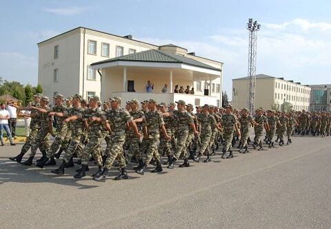 Hərbiçilərin maaşları ilə bağlı qərar