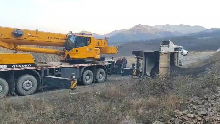 Laçın-Şuşa yolunda yük maşını aşdı-Foto