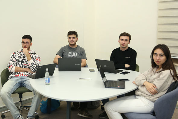 Rəqəmsal İnkişaf və Nəqliyyat Nazirliyi İKT sahəsində yeni beynəlxalq təlimlərə start verib Rəqəmsal İnkişaf və Nəqliyyat Nazirliyi İKT sahəsində yeni beynəlxalq təlimlərə start verib