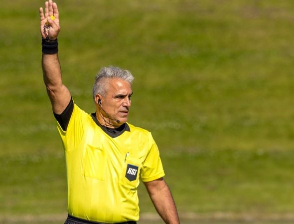 Qızı ilə birgə hakimlik edən azərbaycanlı: “Bir oyunda 15 sarı vərəqə göstərmişdim”