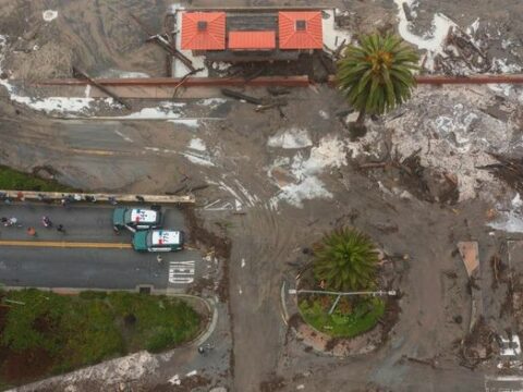 Dəniz daşdı, insanlar dalğayla sürükləndi: Kaliforniya təbii fəlakətin əsarətində