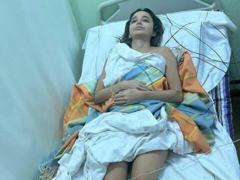 Xəstəlikdən əziyyət çəkən model: “Ümid edirəm ki, heç olmasa, infeksiya çıxsın”