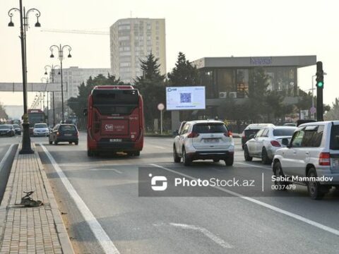 Avtobuslar zolaqlarından kənara çıxsa, cərimələnə bilərmi?