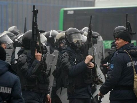 Almatıda yenidən atışma başladı