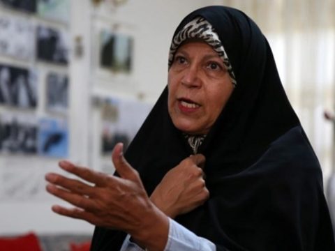 İranın keçmiş Prezidentinin qızı qadınları itaətsizliyə çağırıb