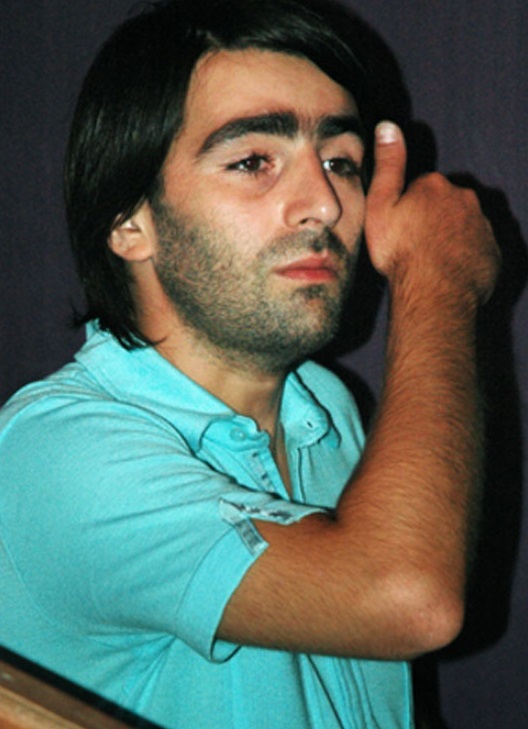 Komaya düşdü, özünə baş daşı düzəltdi – Hüseyn Dərya ilə niyə əlbəyaxa oldu? Komaya düşdü, özünə baş daşı düzəltdi – Hüseyn Dərya ilə niyə əlbəyaxa oldu?