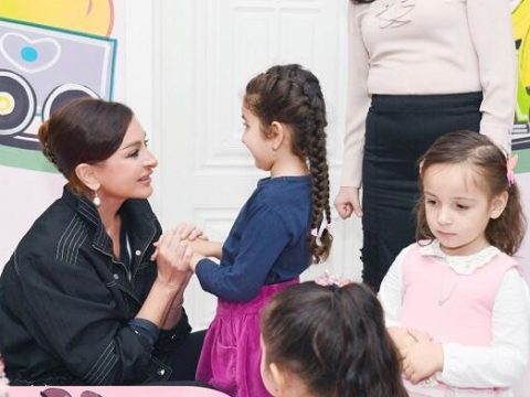 Mehriban Əliyeva uşaqları təbrik etdi