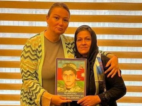 Millət vəkili yeganə övladı şəhid olan ana ilə görüşdü